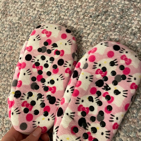 Sanrio Hello Kitty Pink House Slippers Bundle - Picture 5 of 9